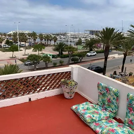 Holiday home Casa Con Terraza En Barrio Marinero *